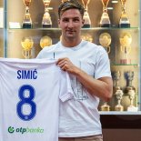 Stefan Simič po podpisu čtyřletého kontraktu s Hajdukem Split.