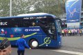 16:25 HODIN - Příjezd na stadion - Autobus s českou reprezentací přijíždí na stadion podle plánu.