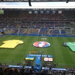 17:55 HODIN - Stadion v Lyonu - Letos 9. ledna otevřený stadion Olympique Lyon, postavený za 490 milionů euro, hostí už druhý zápas EURO 2016. Po souboji Belgie - Itálie dnes bojují o postupovou naději Ukrajina a Severní Irsko.